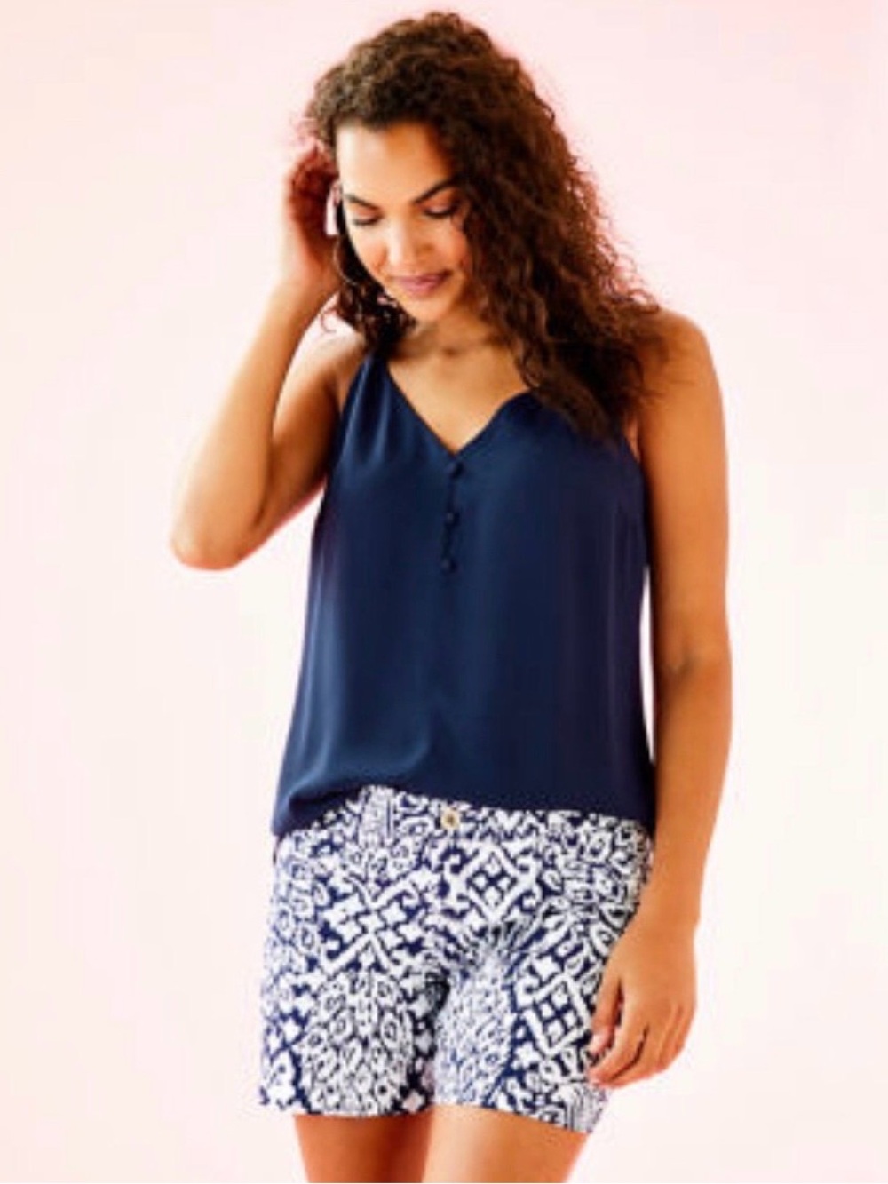 NWT Lilly Pulitzer Kelly Stretch Short featured in navy pineapple party SIZE 2